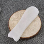Piatra Gua Sha din Jad Alb pentru masaj Forma De Peste 11 cm